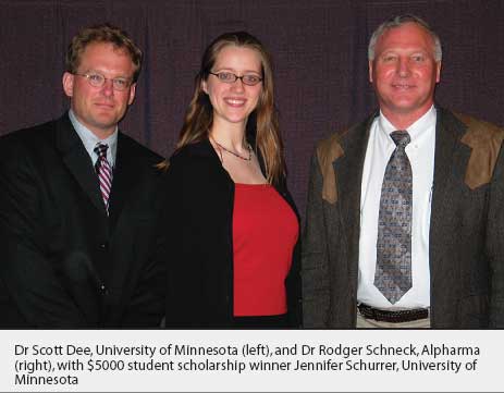 Dr Scott Dee, University of Minnesota (left), and Dr Rodger Schneck, Alpharma (right), with $5000 student scholarship winner Jennifer Schurrer, University of Minnesota